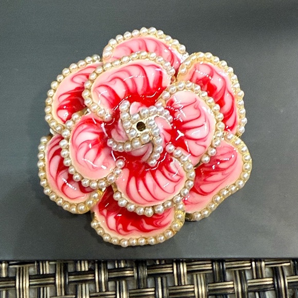Jewelry - Vintage Pink Pearl-Trim Floral Brooch